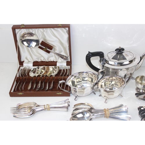 1109 - A large qty of silver-plated items