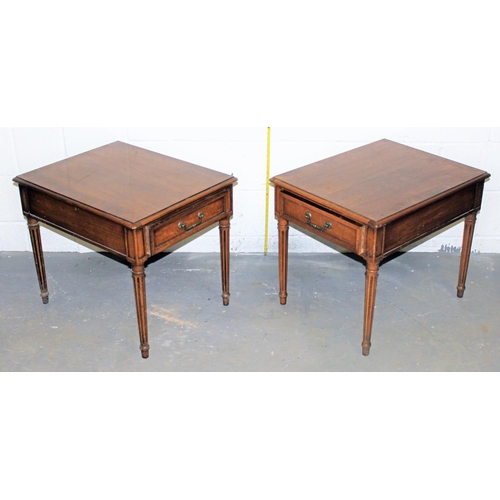 111 - Henredon Fine Furniture - A pair of Georgian style bedside tables or end tables