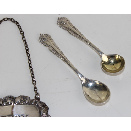 1118 - 3 silver decanter labels and 2 silver salt and mustard spoons