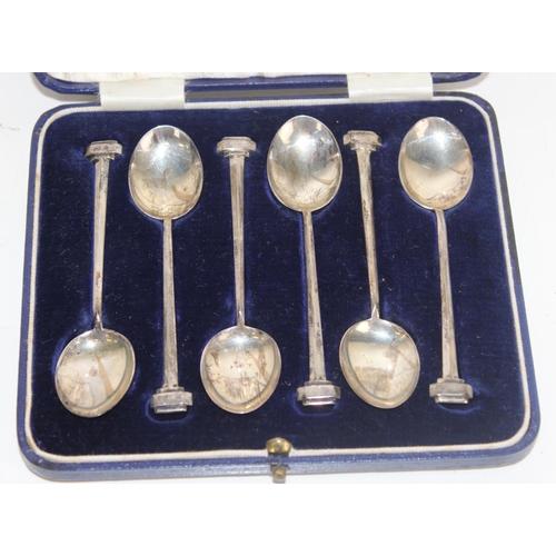 1119 - A boxed set of 6 seal topped silver spoons - Birmingham 1932 by William Neale - approx 47g gross wei... 