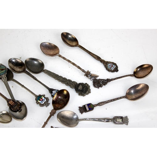 1121 - Qty of assorted souvenir spoons to inc white metal examples