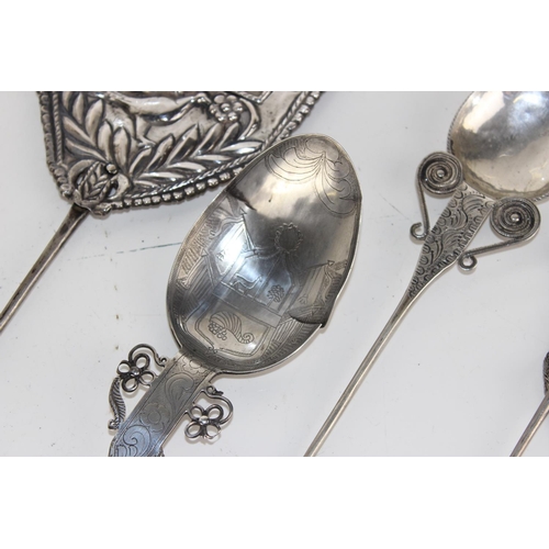 1122 - Qty of large white metal spoons in the manner of Roman spoons with decorated bowls and a similar sty... 