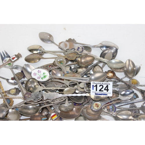 1124 - Qty of assorted souvenir spoons