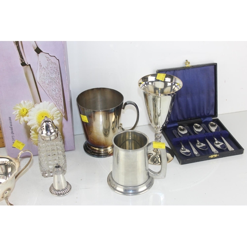 1126 - Qty of assorted silver-plated items and a silver pepperette