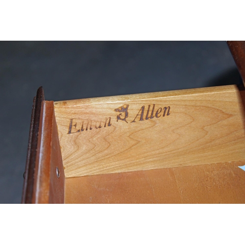 117 - Ethan & Allen - a pair of Georgian style bedside cabinets or end tables