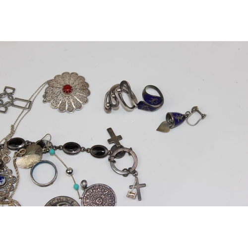 1256 - A large qty of silver and white metal jewellery - 161.6g gross weight