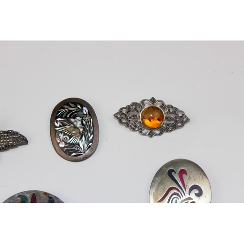 1258 - 7 silver and white metal pendants and brooches