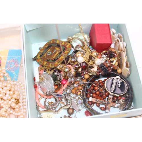 1260 - 3 boxes of assorted costume jewellery