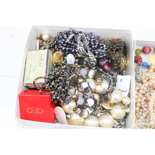 1260 - 3 boxes of assorted costume jewellery