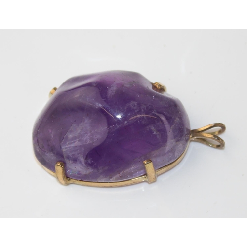 1264 - A large purple stone pendant (believed to be an uncut Amethyst) in a yellow metal mount marked 14k