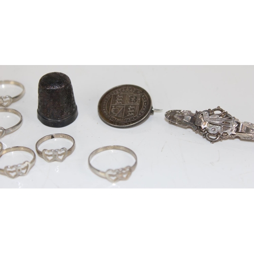 1268 - Qty of silver and white metal jewellery to inc various rings, silver thimble etc