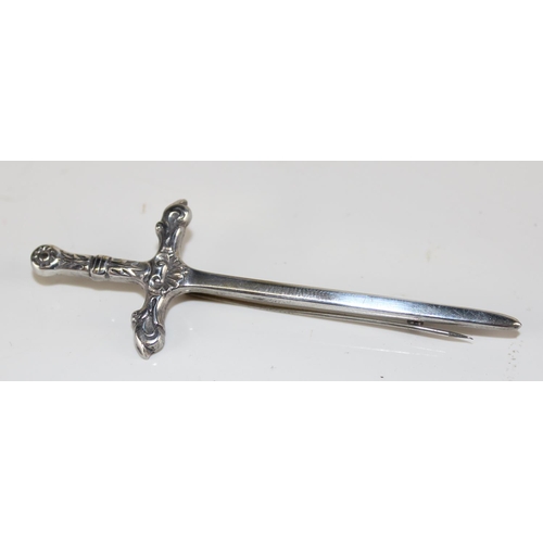 1272 - A Scottish Silver kilt pin or brooch formed as a sword - Glasgow 1946 by Robert Allison