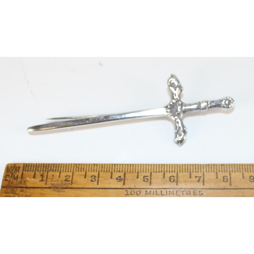 1272 - A Scottish Silver kilt pin or brooch formed as a sword - Glasgow 1946 by Robert Allison