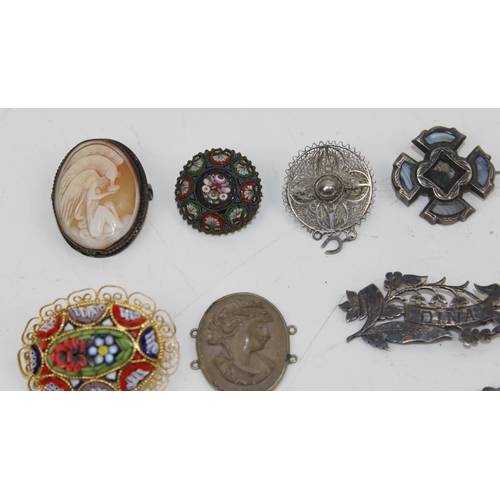 1278 - Qty of assorted antique and vintage brooches etc to inc silver examples & micro mosaic