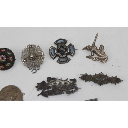 1278 - Qty of assorted antique and vintage brooches etc to inc silver examples & micro mosaic