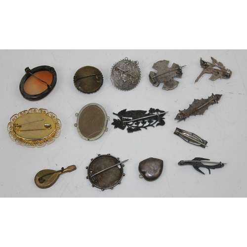 1278 - Qty of assorted antique and vintage brooches etc to inc silver examples & micro mosaic