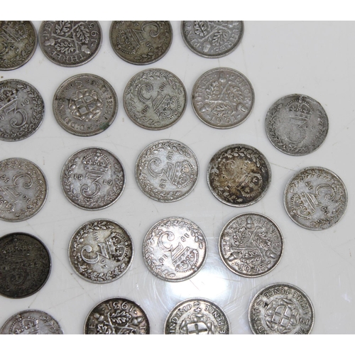 1371 - 32 full & half silver 3d coins