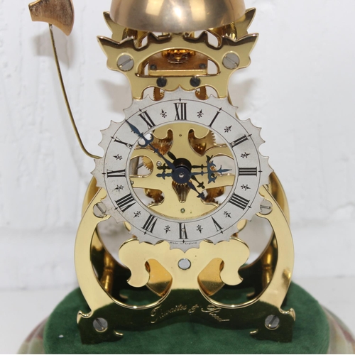 1427 - An 20th century English made brass skeleton clock under glass dome by Thwaites & Reed on onyx base -... 