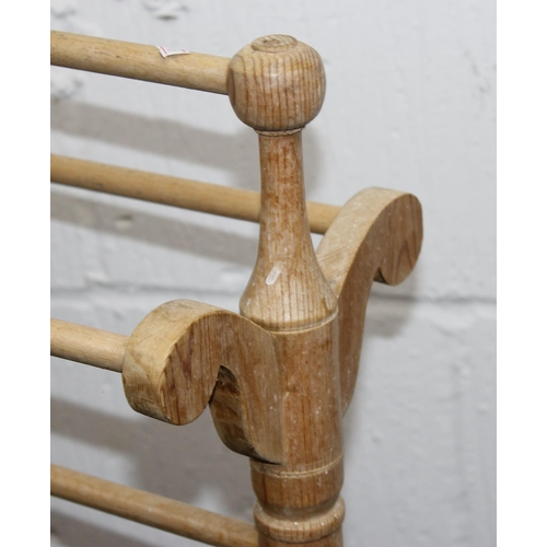 146 - Vintage pine towel rail