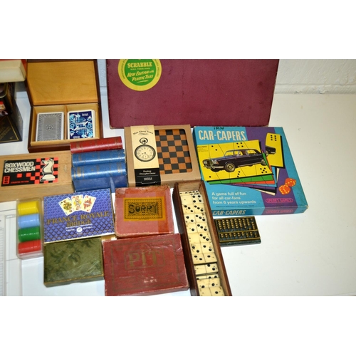 1475 - Qty of assorted vintage cards and games