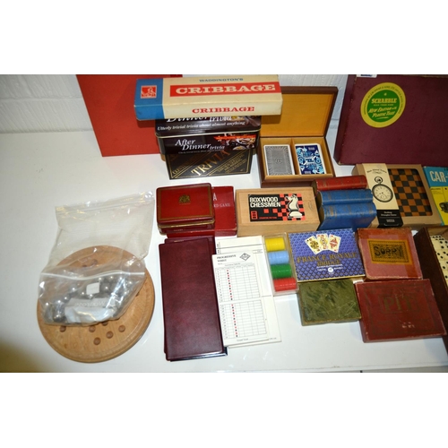 1475 - Qty of assorted vintage cards and games