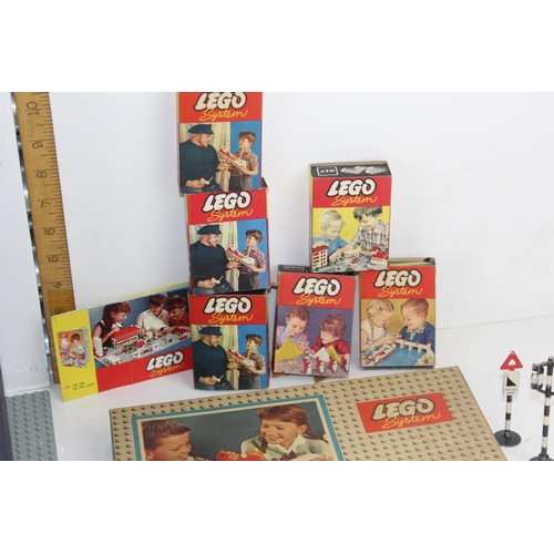 1495 - Qty of vintage Lego