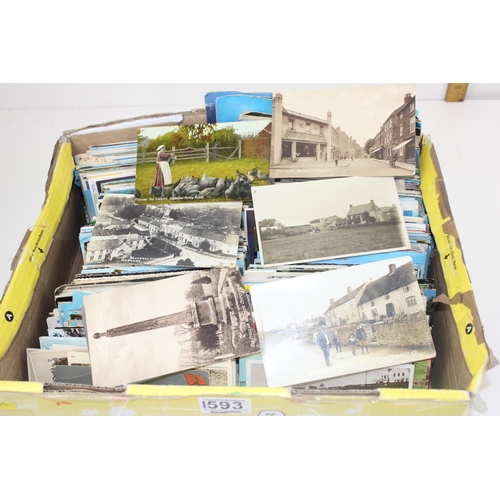 1593 - A large qty of 20th century postcards