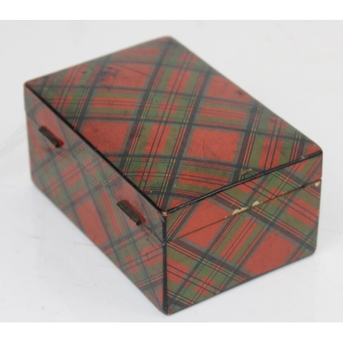 1686 - A Victorian Tartanware thread box in Stuart tartan bearing advertising label inside for Kerr & Co se... 