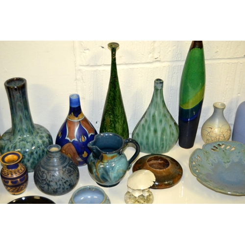 1751 - A large qty of assorted studio and other art pottery items to inc Tunstall Chameleon ware