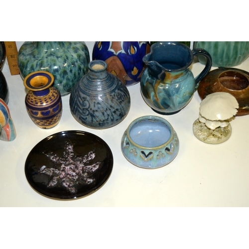 1751 - A large qty of assorted studio and other art pottery items to inc Tunstall Chameleon ware