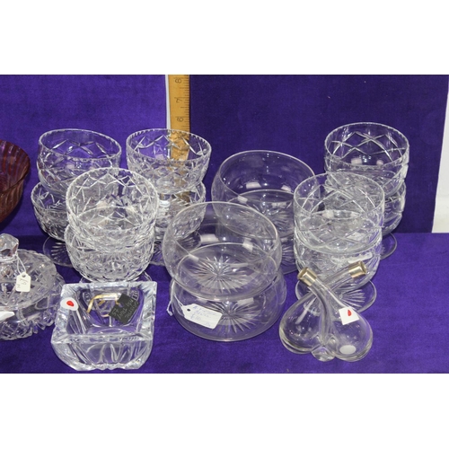 1806 - Large qty of assorted antique and later glassware