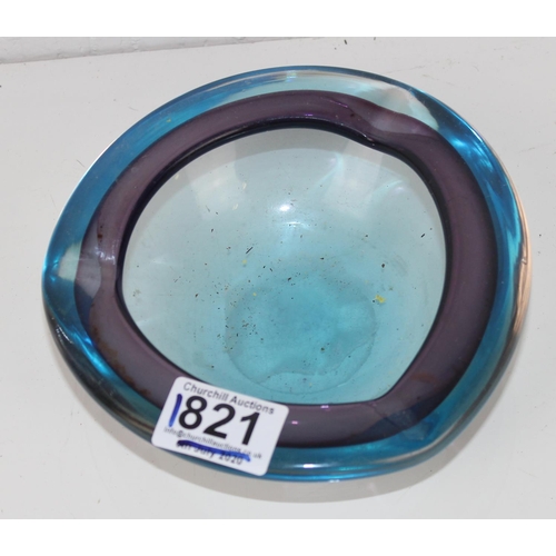 1821 - A retro Murano glass bowl