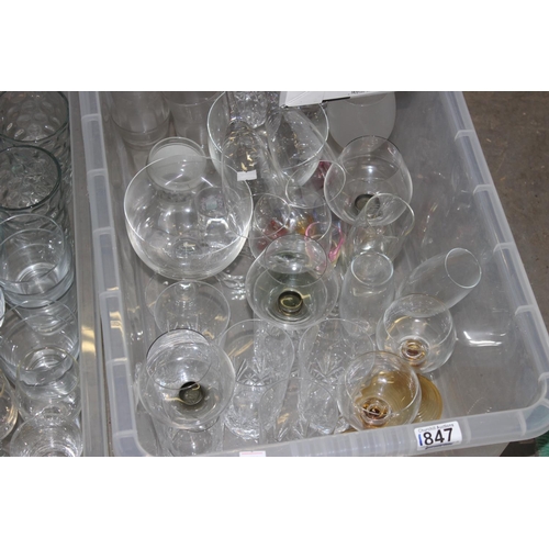 1847 - 2 boxes of retro glassware etc