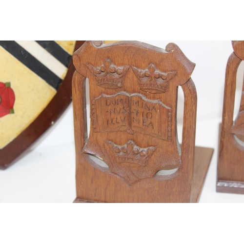 1872 - 2 armorial plaques and a pair of carved wooden bookends