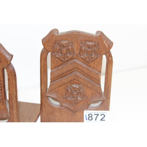 1872 - 2 armorial plaques and a pair of carved wooden bookends