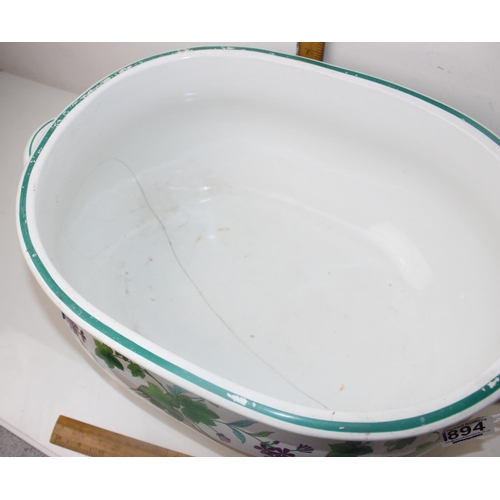 1894 - A large Victorian polychrome footbath decorated with leaves