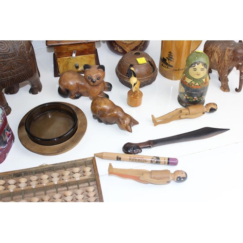 1903 - Qty of assorted woodenware etc