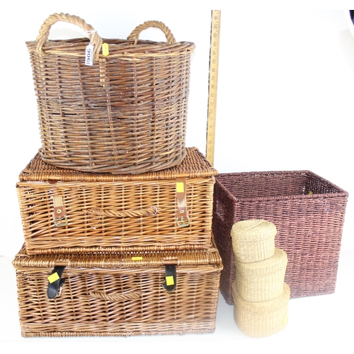 1906 - 7 wicker baskets of various sizes