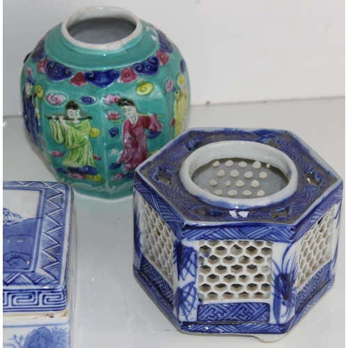 1955 - Qty of Oriental items, mainly pottery