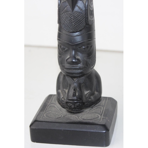 1966 - 5 ethic art pieces African and Inuit - Eskimo Art seal - fisherman signed Aisa (likely Aisa Amittu),... 