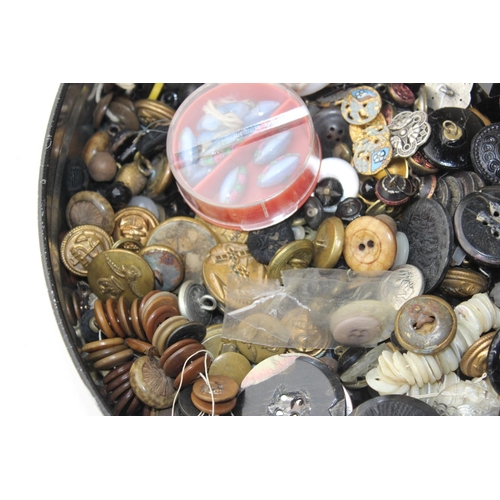 1970 - A large qty of antique and later buttons to inc glass and military