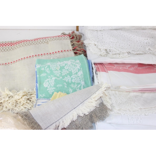 258 - Large qty of assorted vintage linen and lace items