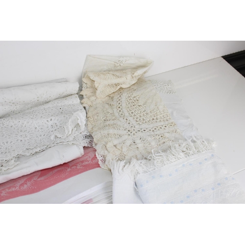 258 - Large qty of assorted vintage linen and lace items