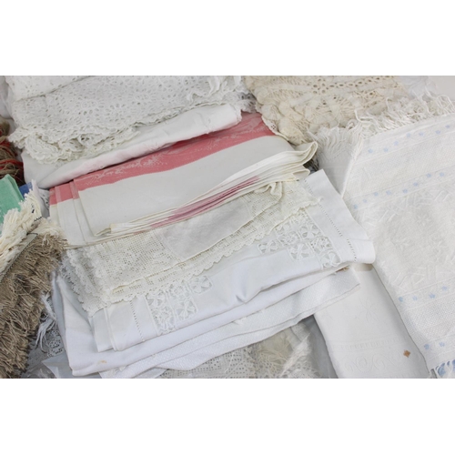 258 - Large qty of assorted vintage linen and lace items