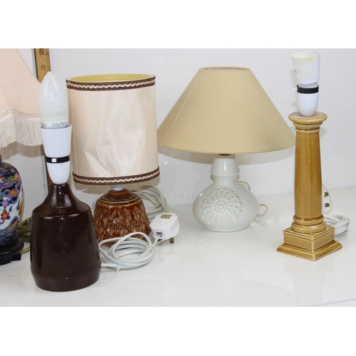 325 - Qty of assorted lamps etc