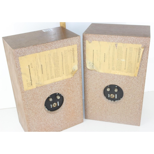 666 - A pair of vintage AR-7 Acoustic Suspension speakers