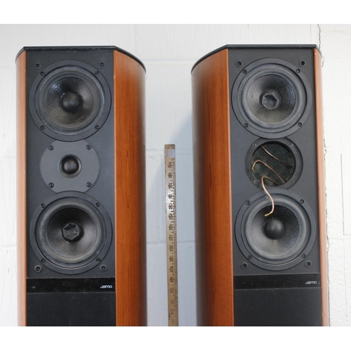 672 - A pair of Jamo D 590 floor standing speakers