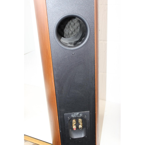 672 - A pair of Jamo D 590 floor standing speakers