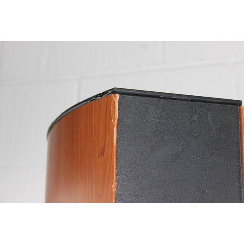 672 - A pair of Jamo D 590 floor standing speakers