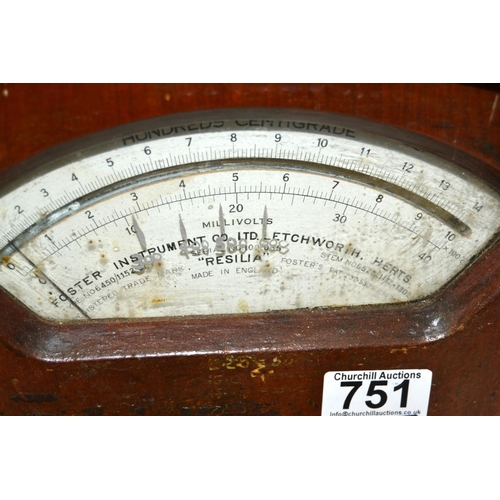 751 - A vintage wooden Resilia model temperature meter by Foster Instruments